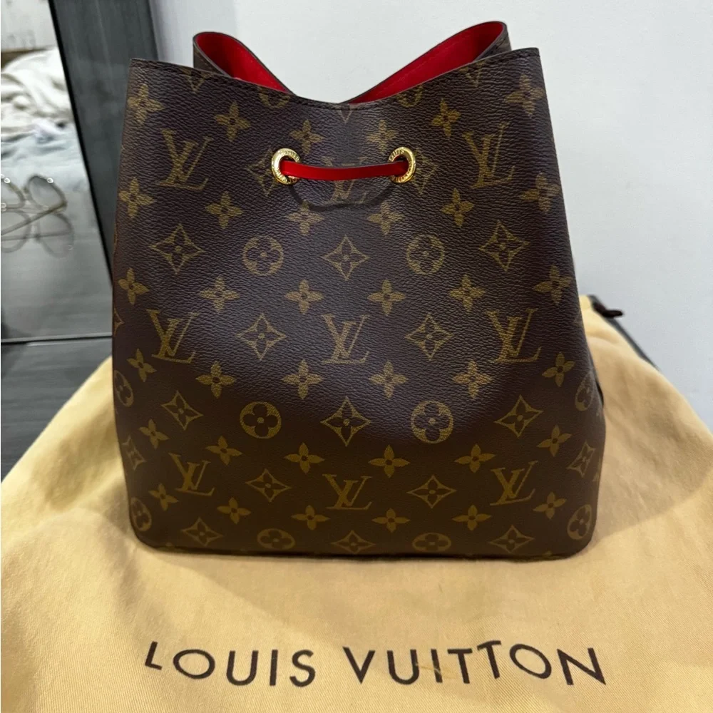 Noé Noé bucket bag excellent I only used it 3 times light new prístine - Picture 8 of 8